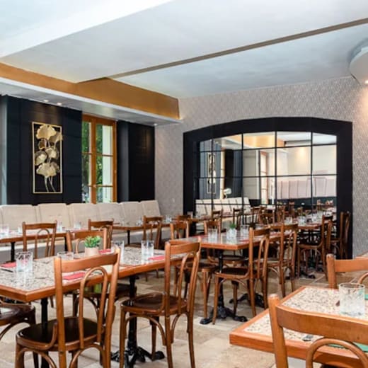 Restaurant Ariana dining room