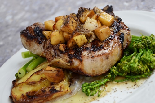 Emincé de Veau - sliced veal with mushroom sauce